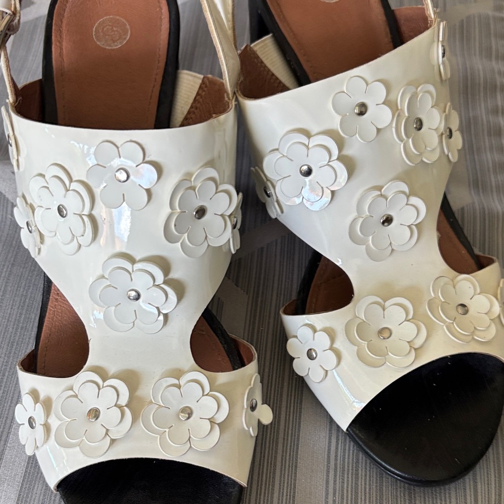 Dress Barn White Floral Sandals with Leather-like Finish